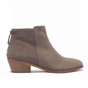 Joules Light Grey Suede Langham Bootie Size 6